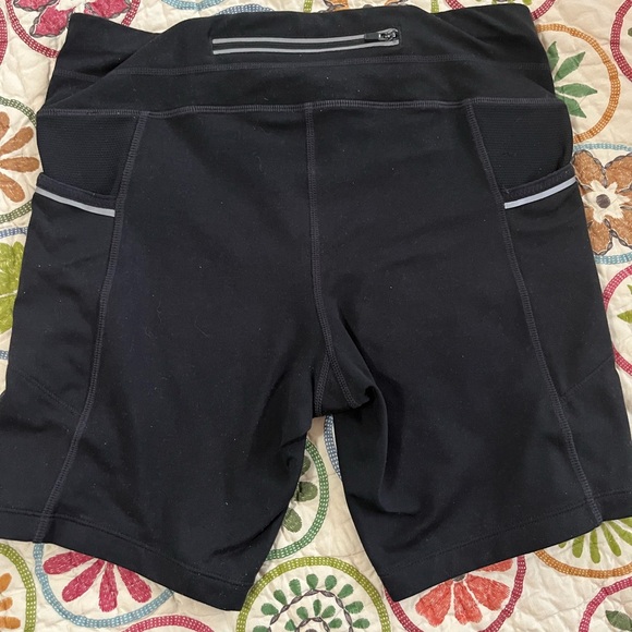 🩷🏃🏻♀️Athleta Run shorts Size Small - Picture 2 of 4